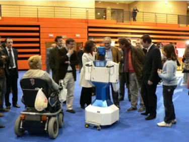 Foto Robot SAM charlando con el Alcalde