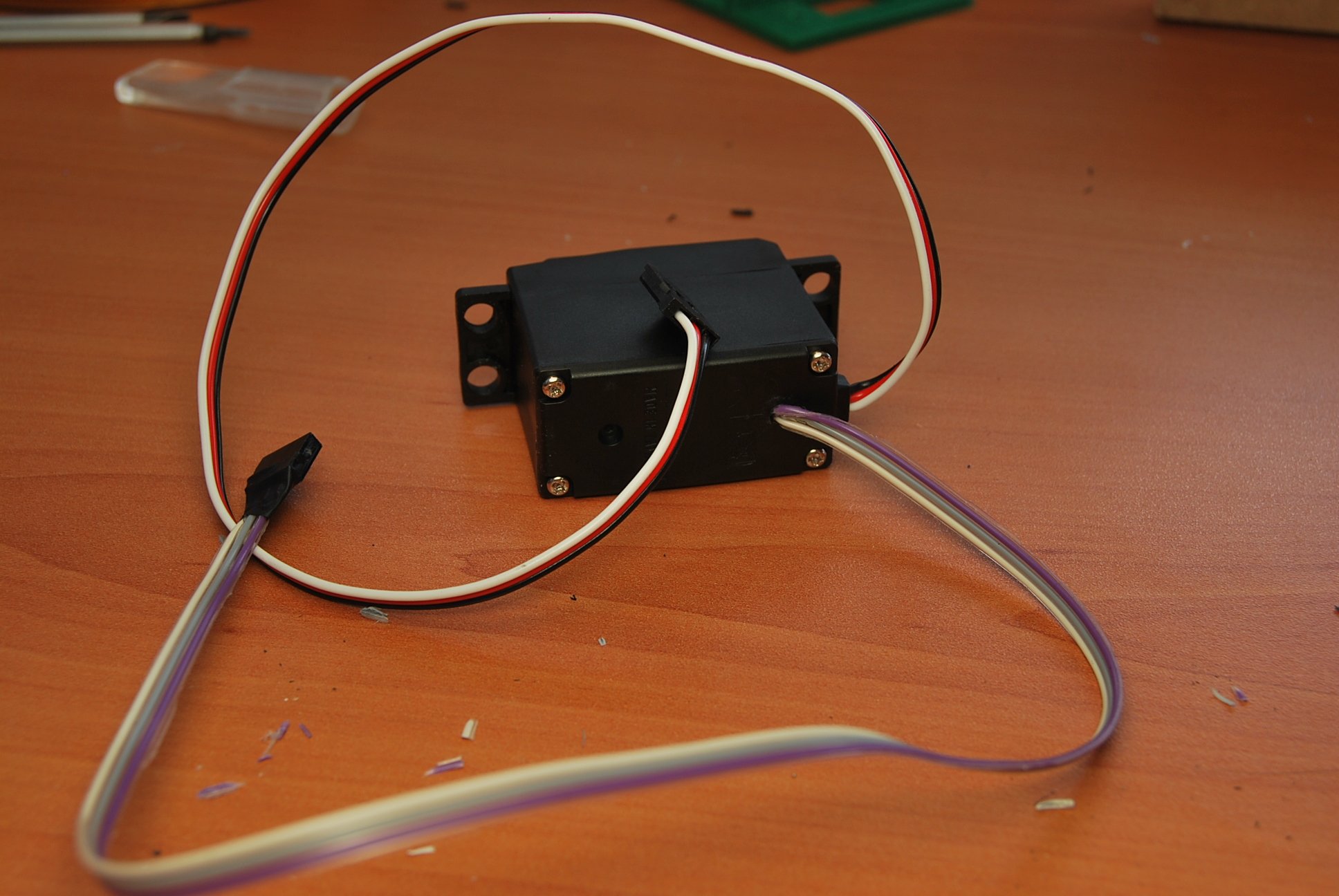 Hacked_servo