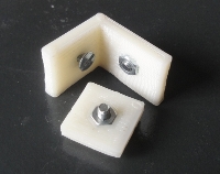 Objeto 3D: Piezas con tuercas empotradas