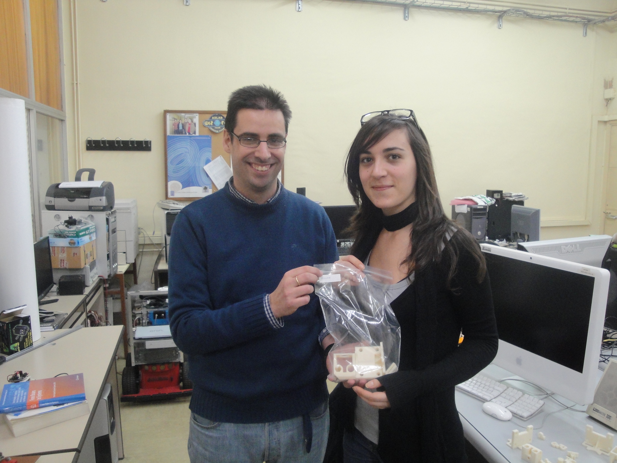 Entrega de piezas para Nieves Cubo (click para ampliar)