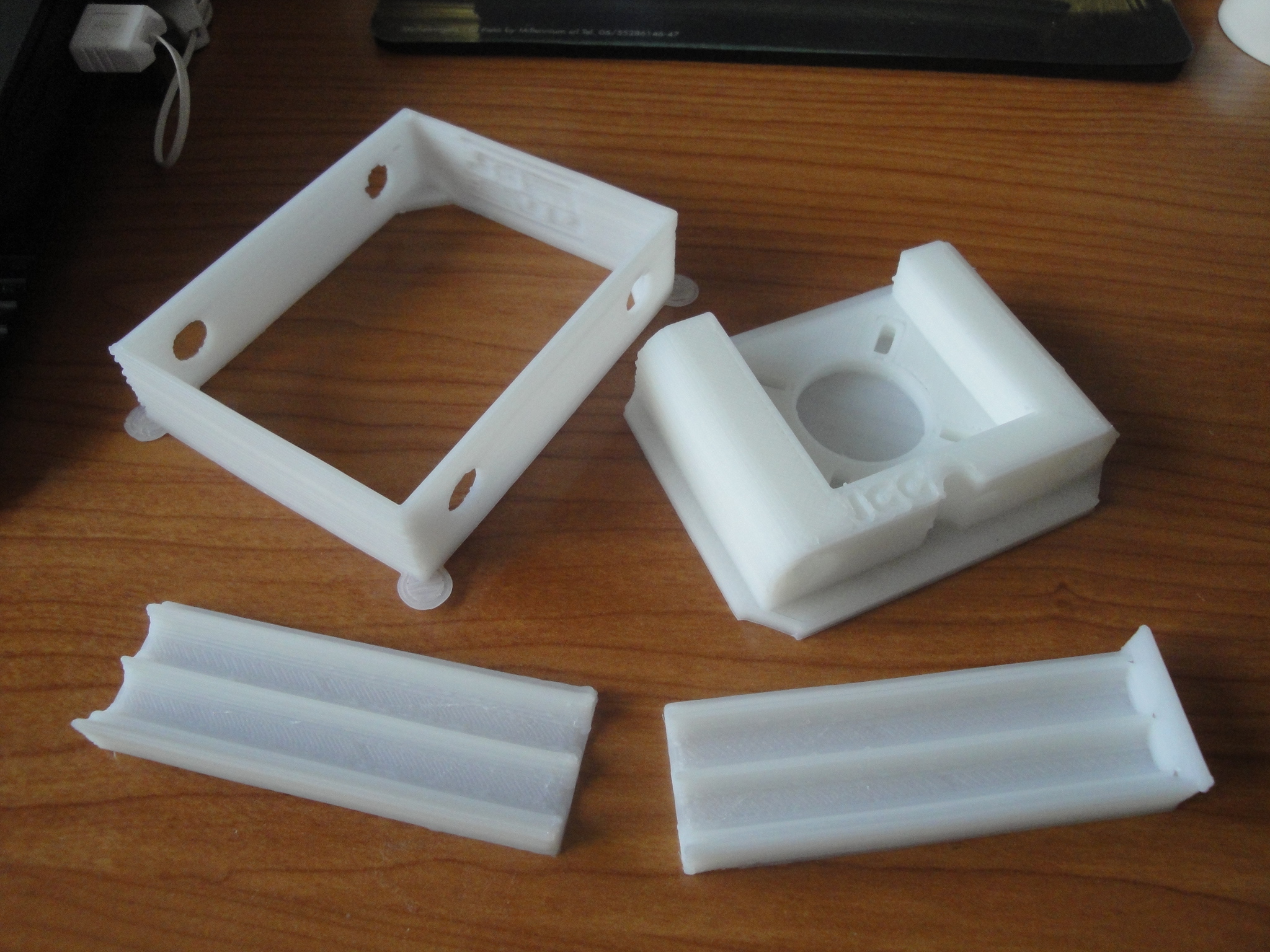 Molde con su caja junto a los molder para los insertos (click para ampliar)