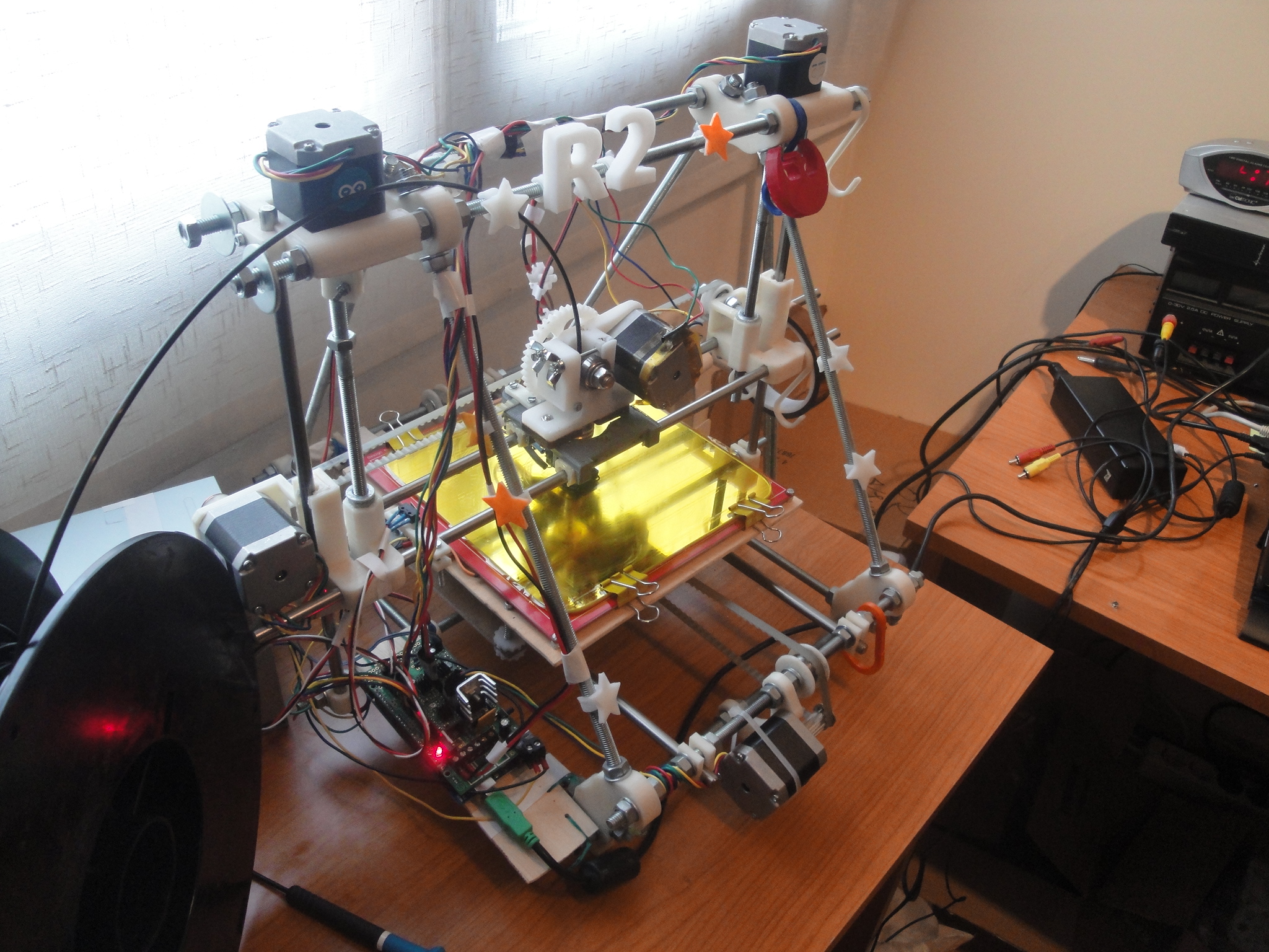 R2 con el nuevo extrusor, y hotend de arcol 4.0 con aguja de 0.35 (click para ampliar)